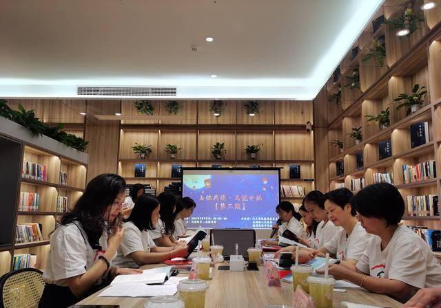 创作者
            赏皓月当空，品家国情操！嘉善各省市这种欢庆中秋节