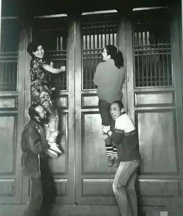 30��ǰ������ı�ж��簮������һ����Ƭ����һ��