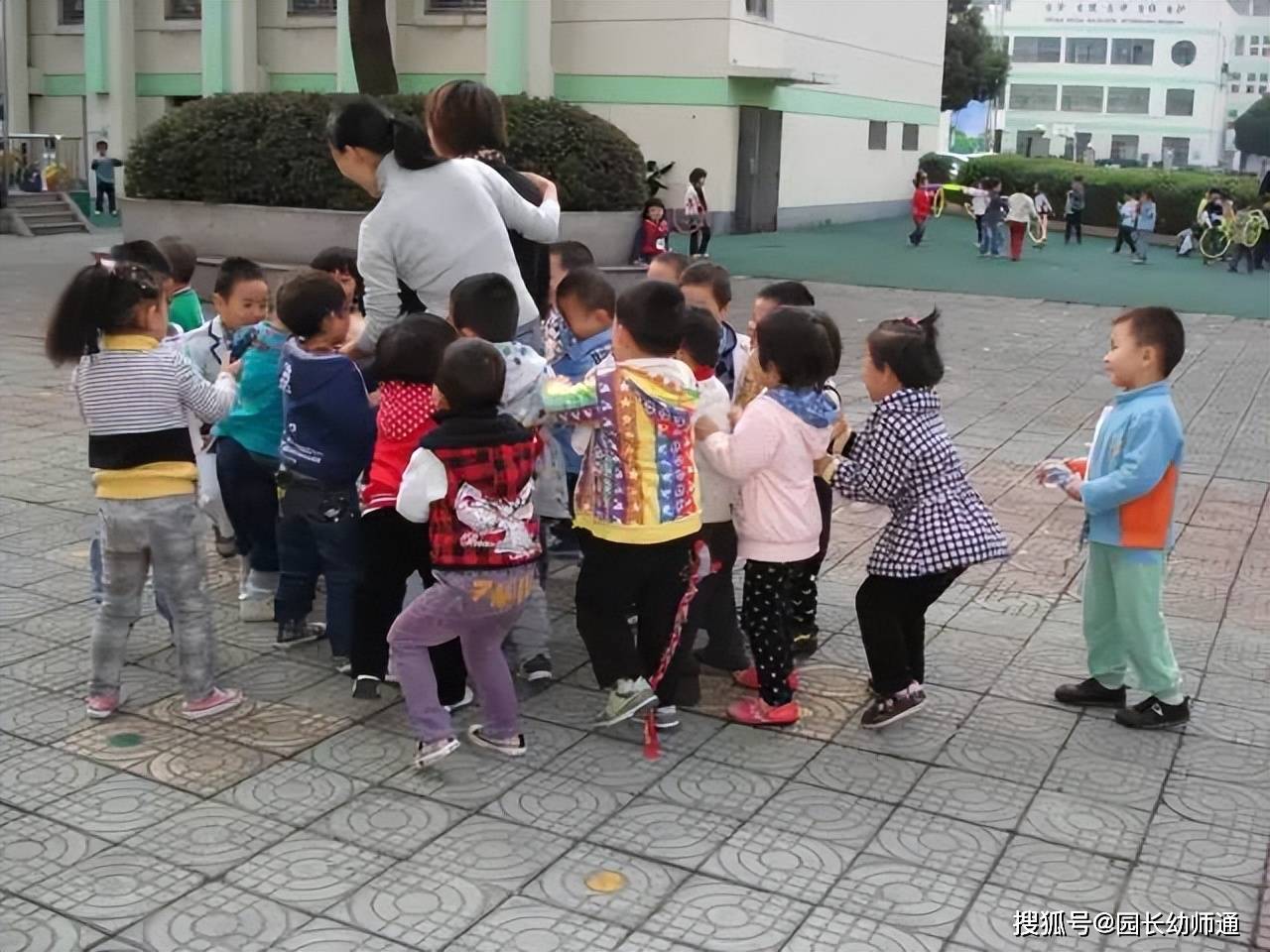 20个幼儿园春天室表里小游戏，看到的幼师都保藏了！