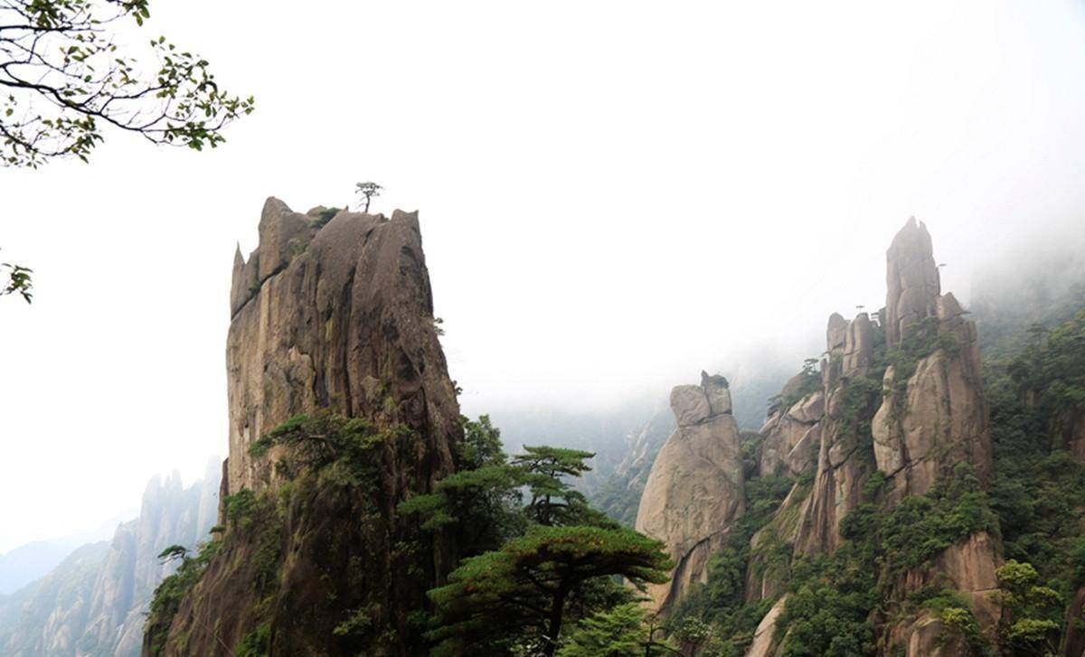 三清山：奇峰怪石、古树名花、流泉飞瀑、云海雾涛