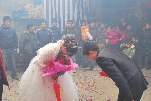 彩礼一分钱不给，还要给小姑子买婚房，老公反击，婆婆秒怂