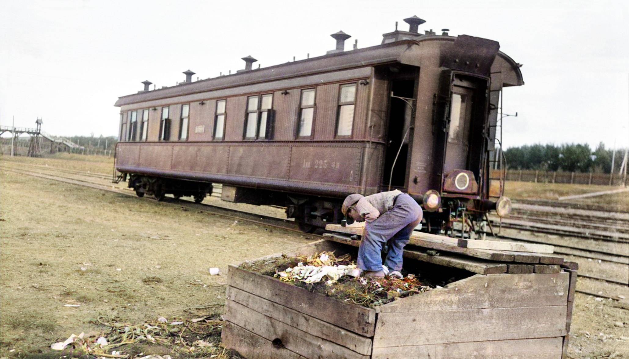 1935年，美国人在满洲里遭遇火车出轨，用相机拍摄下其时的情景