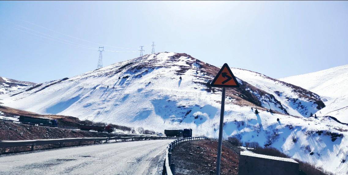 骑行巴州，从班禅沟翻越艾肯达坂抵达火烧桥，看斑斓雪山