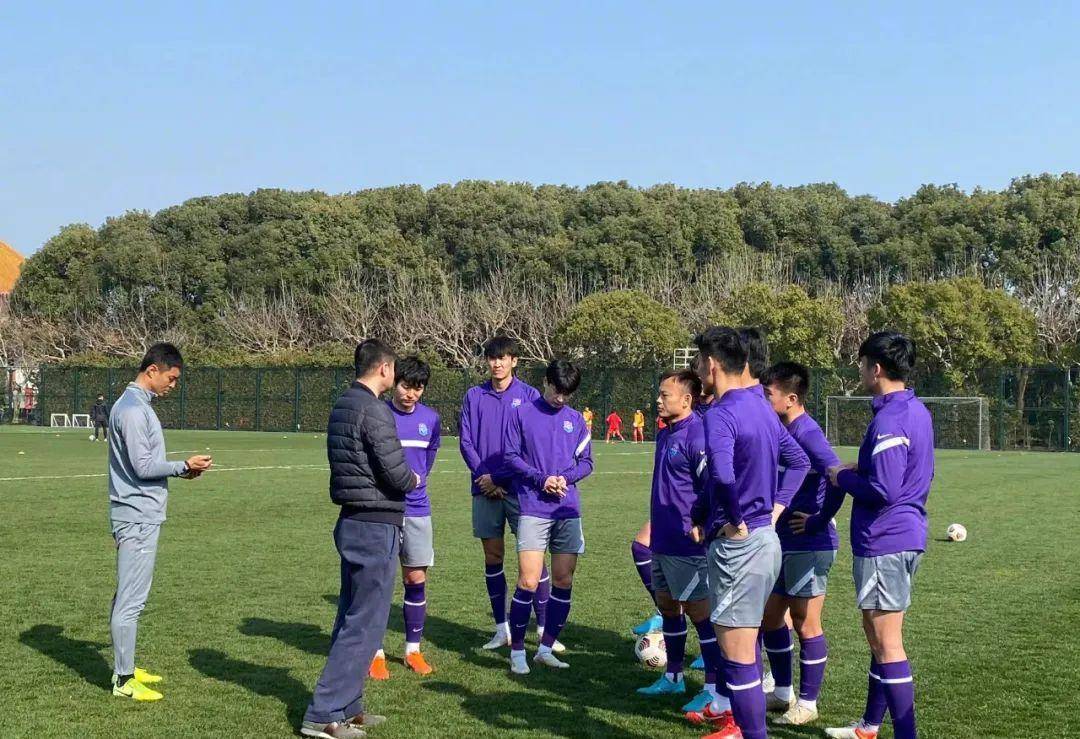 K���г�ר�ҳ����£��������г�18֧���ǰհ