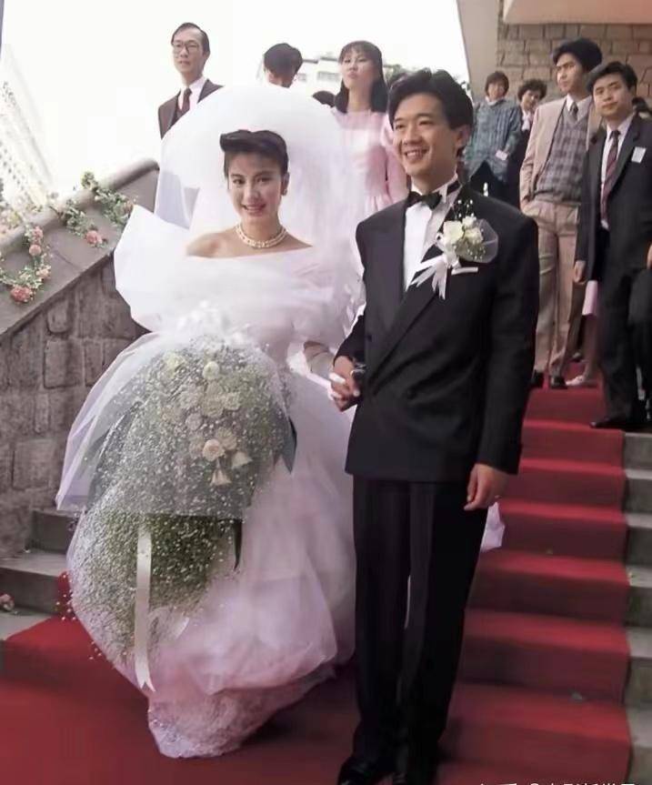 杨紫琼：60岁成国际影后，法拉利总裁求婚十次，至今未婚