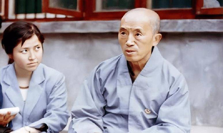 原创
            海灯法师年过七旬能二指禅倒立，圆寂数年后，徒弟道出真相：假的