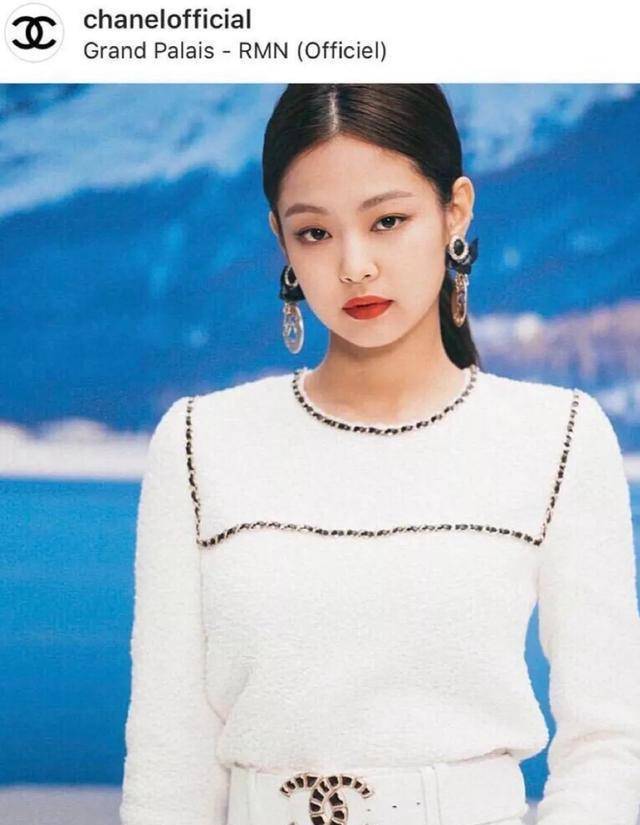 Jennie，披上“香奈儿”战袍，走向顶流之路！