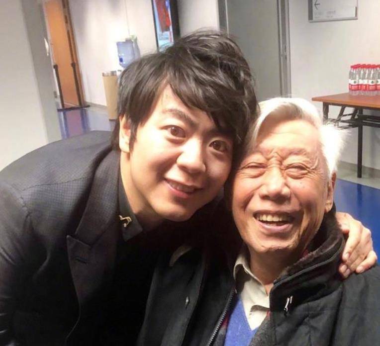 ��������Ȼ���ţ����������ֽ�����ɫ���׽������ټ����� ...