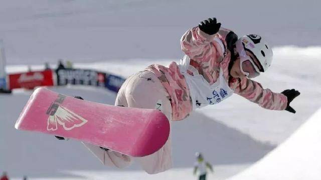 日本滑雪冠谈球吧体育军今井梦露是如何沦为陪酒女郎的？她经历了什么(图4)