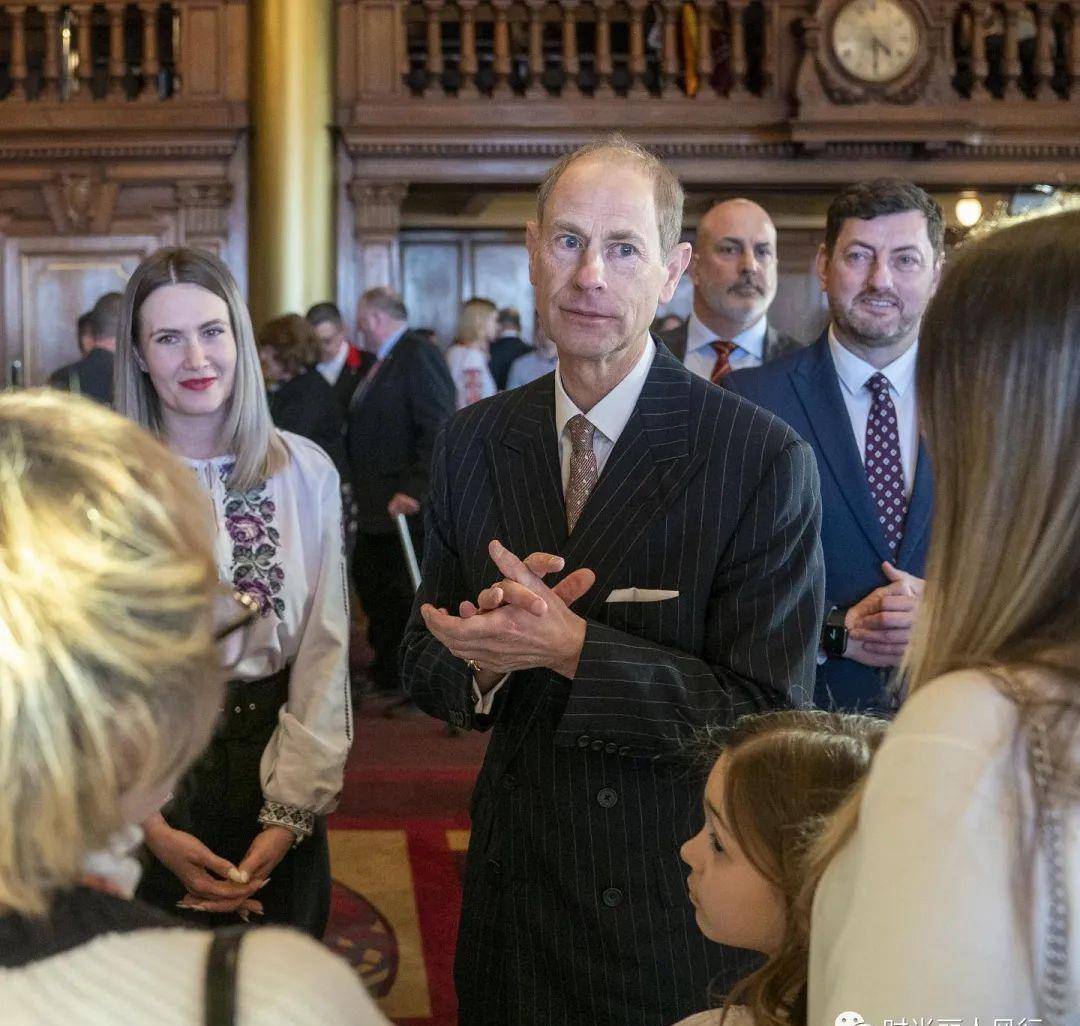 Ӣ�����ҽṹ��䣡÷����һ�Զ�Ů��ʽ��Ϊ���Ӻ͹��� ...