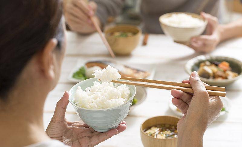 两种食物容易形成血压不稳要少吃，对峙3个好习惯，血压不会高