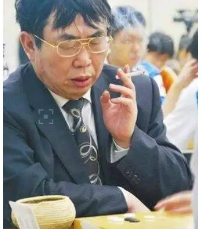 患病前的棋圣聂卫平：一天3包烟，喝白酒加冰块，因委靡得嗜睡症