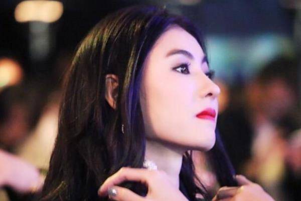 ��ϣ������������Ե�5��Ů�ˣ��е���Ȼ��·���е����� ...