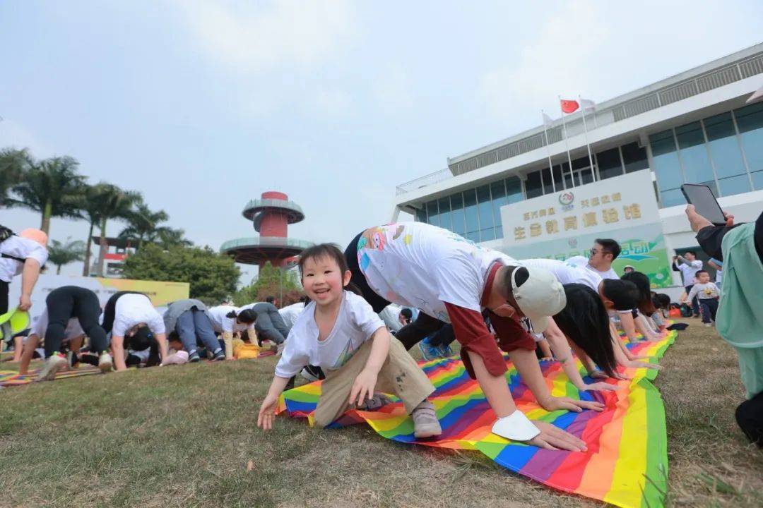 “春暖花开，我们在一路”——诺亚舟雅筑幼儿园百万葵园亲子春游