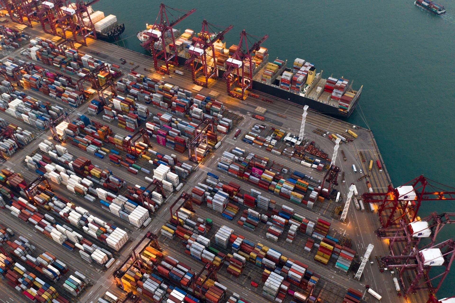 洛杉矶港口货运量下跌43%，其他港口也“难逃一劫”
