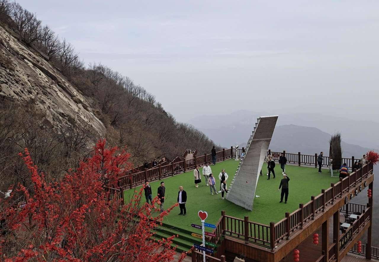 体验五星民宿 感触感染大美春景丨“牵手日报·走进五朵山”活动胜利举办侧记