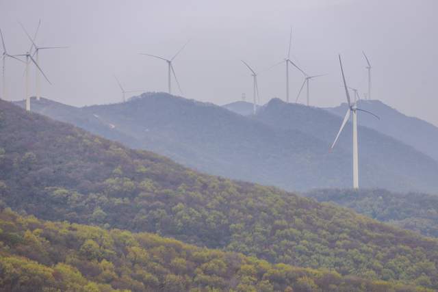 湖北“小武当”，圣境山滑翔基地，一同翱翔蓝天白云