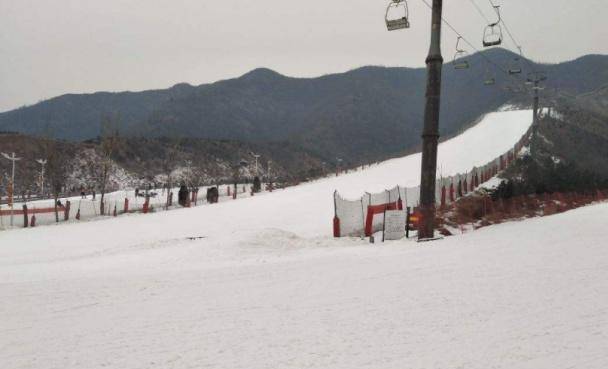 谈球吧体育冬天想去滑雪场玩？看完石家庄这家滑雪场的价目表网友：玩不起(图4)