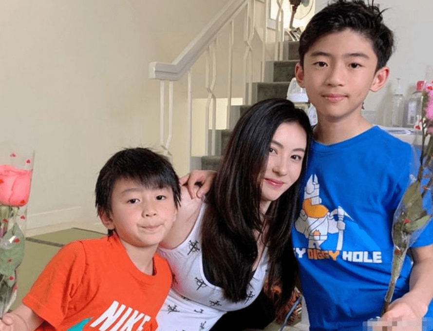 42���Ű�֥���������˳��ܣ�4̥�����������ϣ�չʾ�������� ...