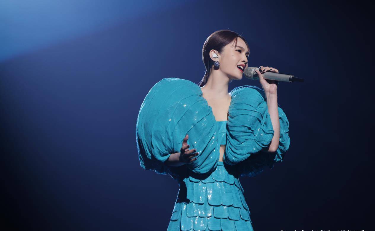 杨丞琳分享瑜伽美M6 米乐照37岁却犹如少女网友表示身材太绝了(图4)