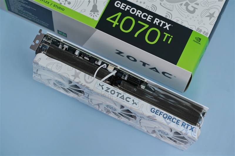 个性涂鸦 更有内涵！索泰RTX 4070 Ti X-GAMING OC欧泊白显卡评测