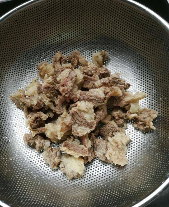 「番茄土豆炖牛腩」气候转凉，来一个热火朝天的炖菜超等幸福