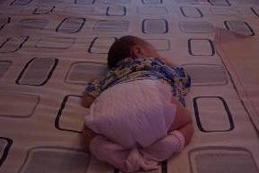5个月娃从床上跌落，大脑受到重创，还觉得宝宝摔一下没关系吗?