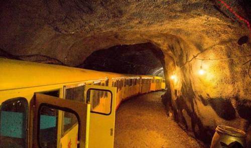 原创             全球最大的金矿石，价值400万重45吨，丢在路边，后来怎样了