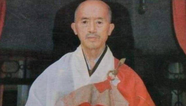 原创
            曾经家喻户晓的海灯法师，上央视表演武术，没多久却被揭穿封杀