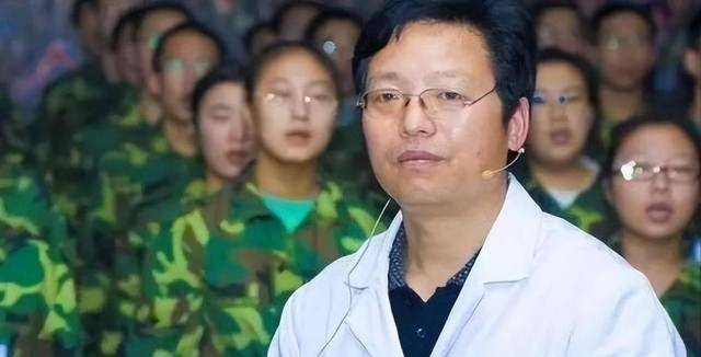 13年前，电击无数孩子的恶魔杨永信，为何还能担任医院的副院长