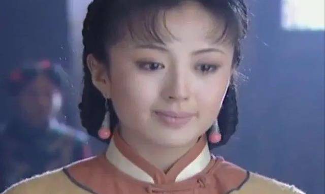 她认字，就这样从小读了大量经史的傅善祥很早就展现出自己出色的才智。