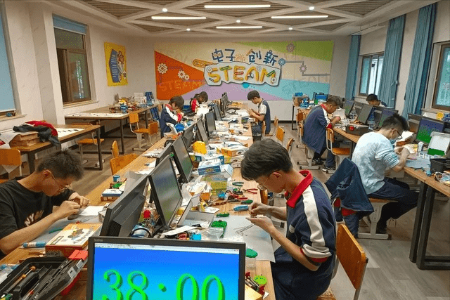 kb体育五金五银四铜！海宁市高级中学在全国电子制作比赛中获佳绩(图3)