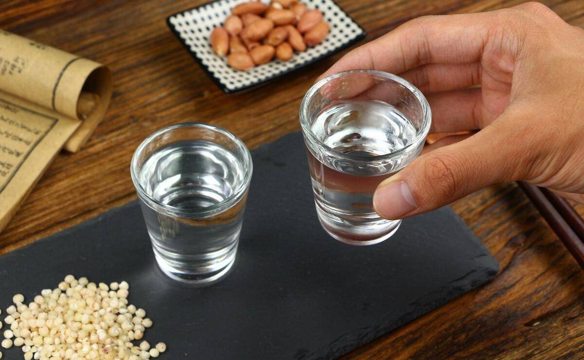 每天晚饭喝二两白酒的人，后来身体怎样了？看完心里有数了
