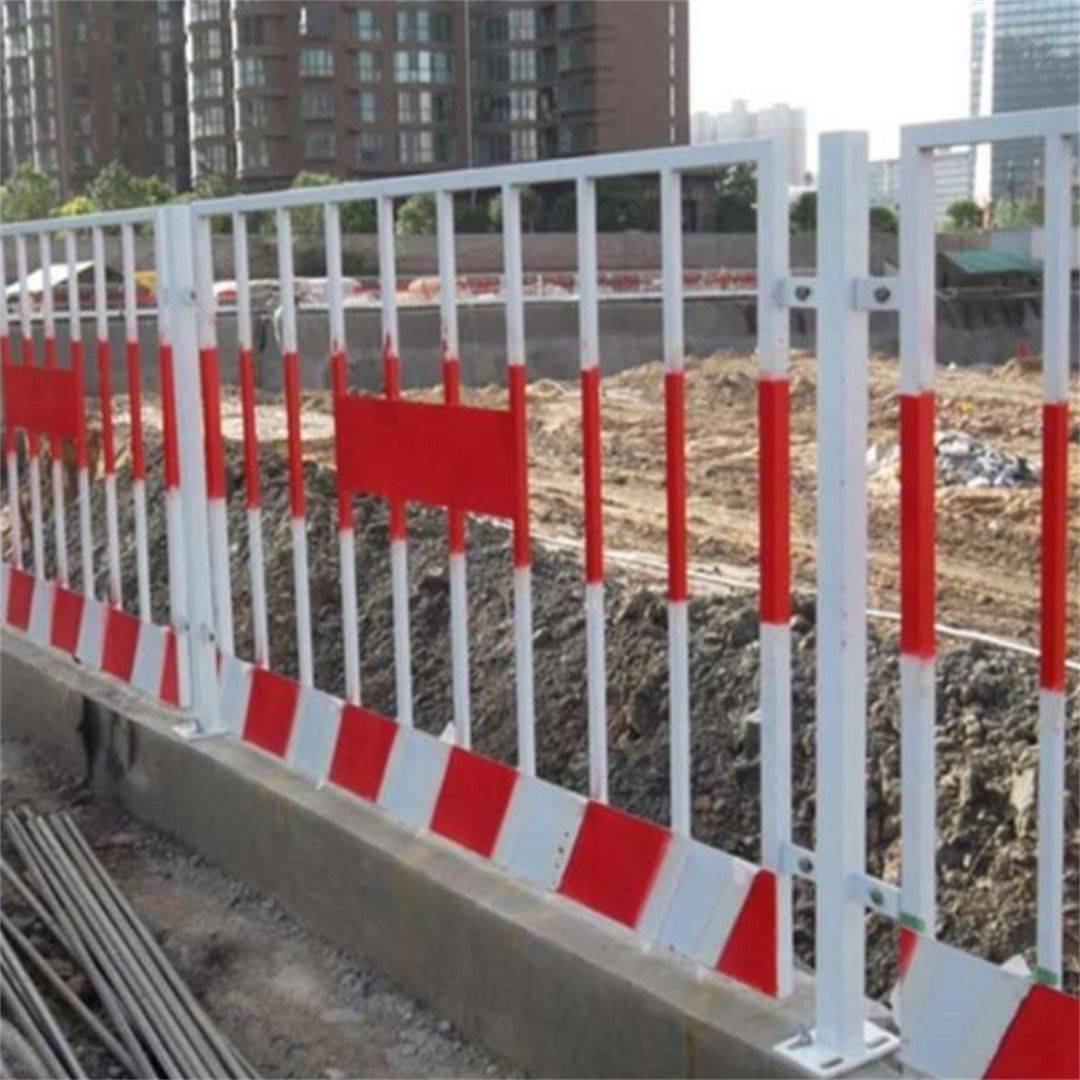 井口守护者：探索电梯井口隔离网门的保护力量