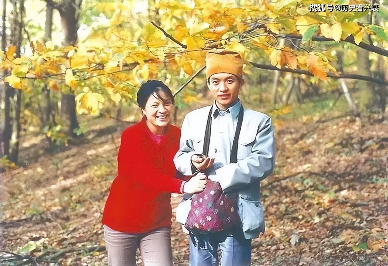 原创顾城与妻子是相爱的，因为情人的离去，他杀了妻子，并选择了自杀