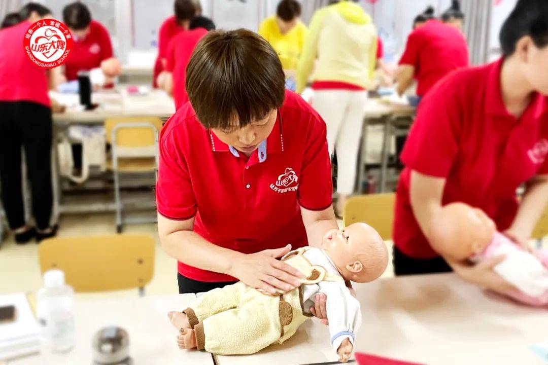 为什么越来越多的女凤凰联盟平台性成为月嫂？答案都在这里(图2)