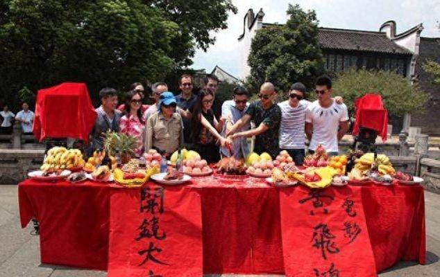 原创“港圈之神”白龙王，梁朝伟的干爹，为何对张国荣见死不救？