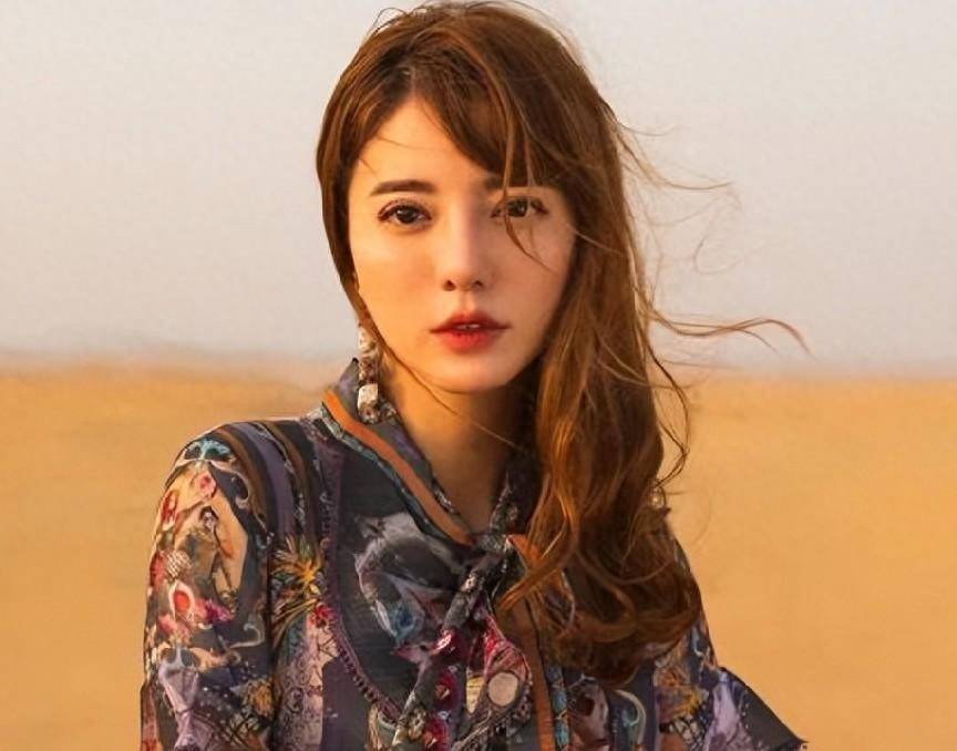 原创21岁打败王菲，却主动沦为“过气歌手”，上亿天珠暴露真相