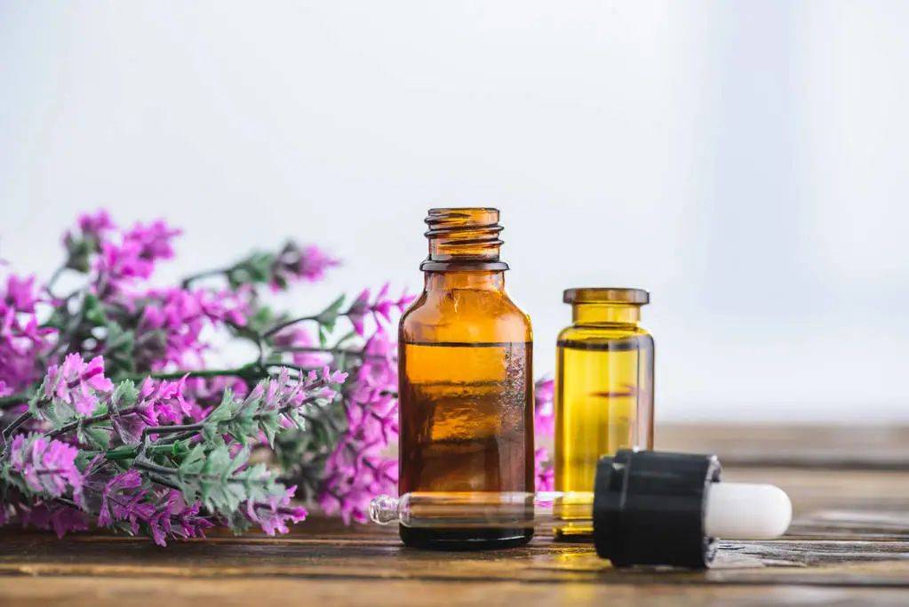 芳疗学习 | 消除黑眼圈的精油配方