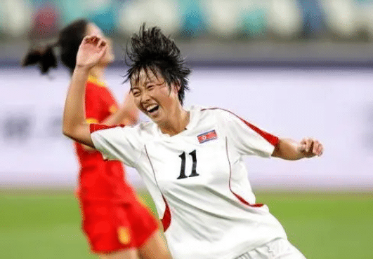 朝鲜队塞翁失马焉知非福，国际足联终于官宣确认，中国女足惊喜反转，球迷沸腾起来