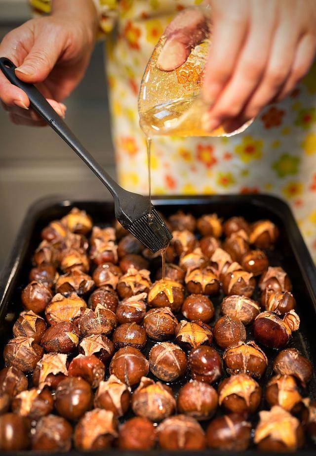 板栗去皮小妙招，让你轻松剥开板栗