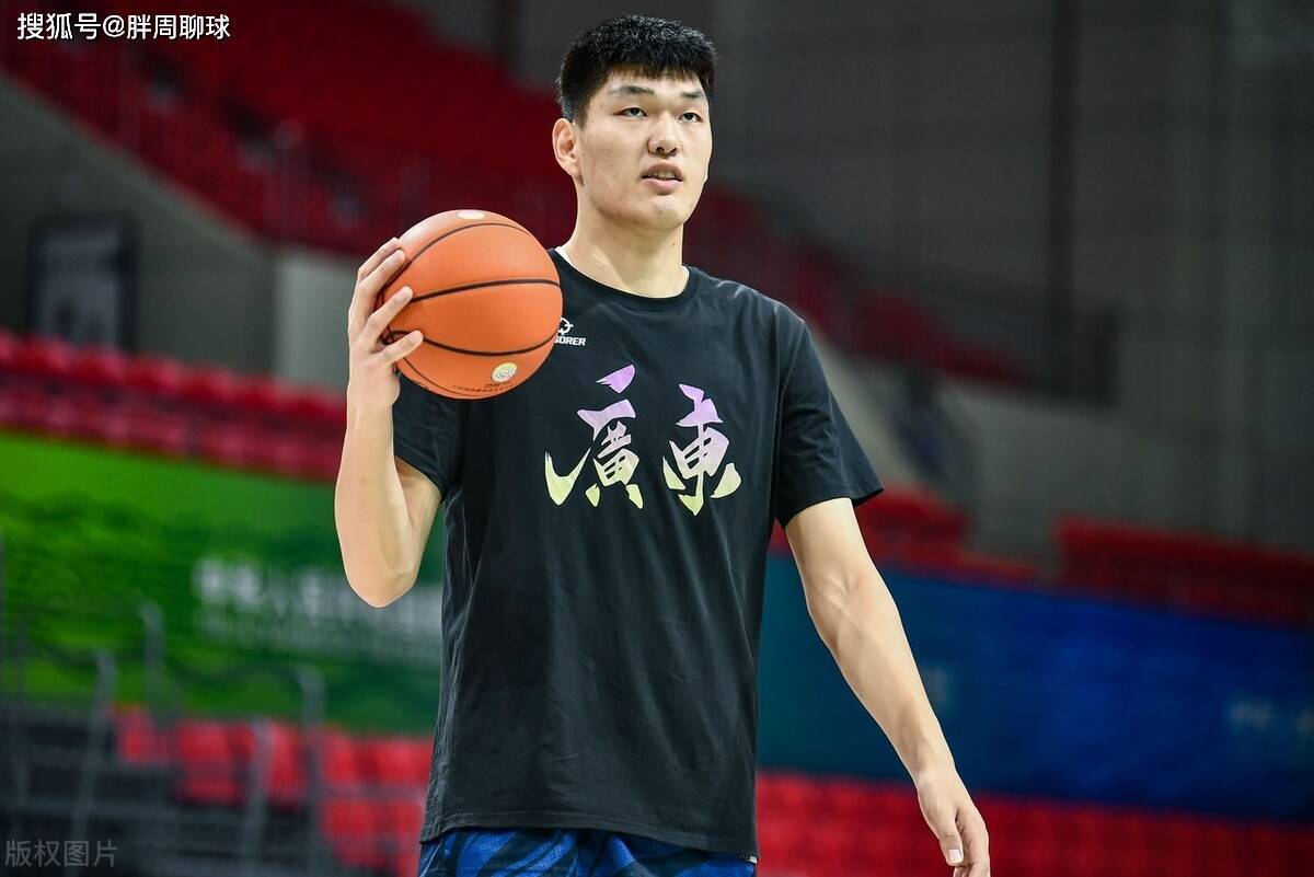 14+11+4！广东宏远五号位可以升级，CBA小巨人急援杜锋，全力出手周琦