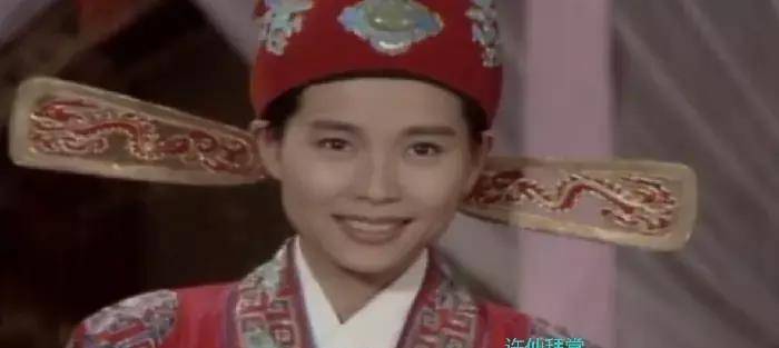 新白娘子传：对比许仙的婚事，可以看出许世林在大殿中是被逼笑的