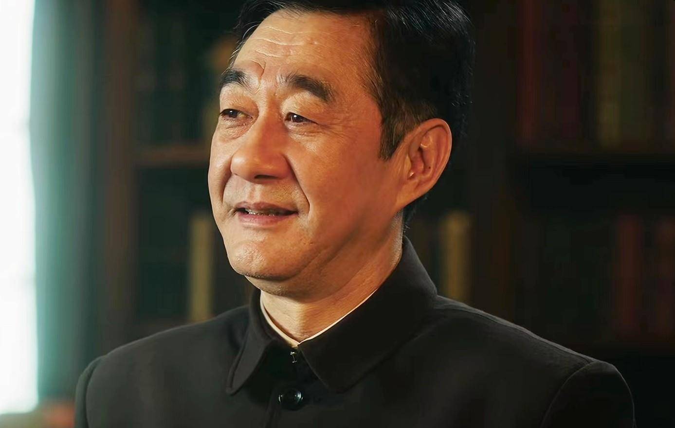 第二个坑:骆馆长到底是不是特务?和贺习文相比,骆馆长这个坑更大,因