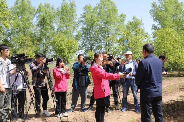 2019年底贫困人口降到_贫困山区的孩子图片(3)