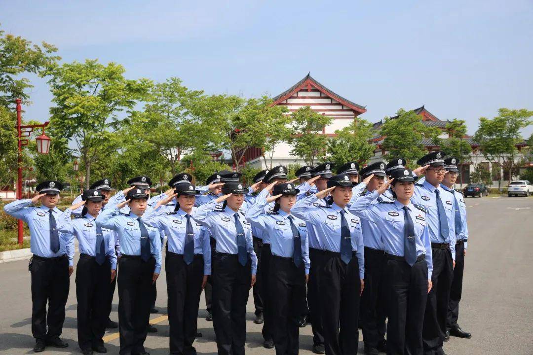 洋县公安举行机关民警队列轮训活动_训练