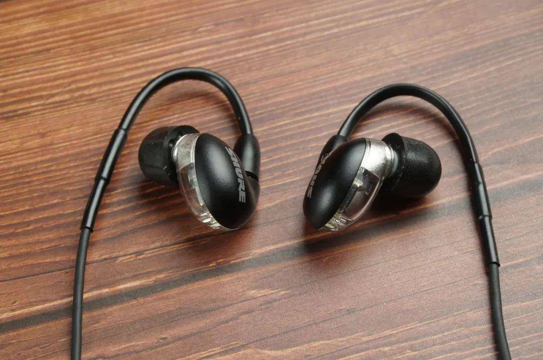 舒适度最好的耳夹式耳机 904d2173431a48e3aab802c4785cf629.jpeg