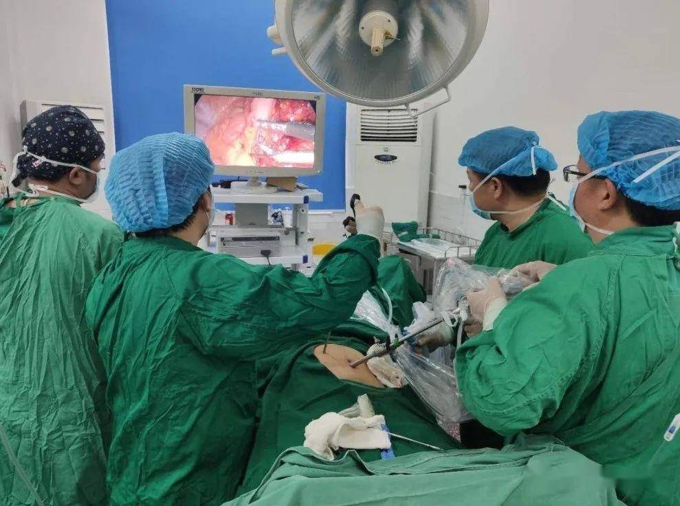 "患者不动,专家动"师宗县中医医院首例腹腔镜手术顺利