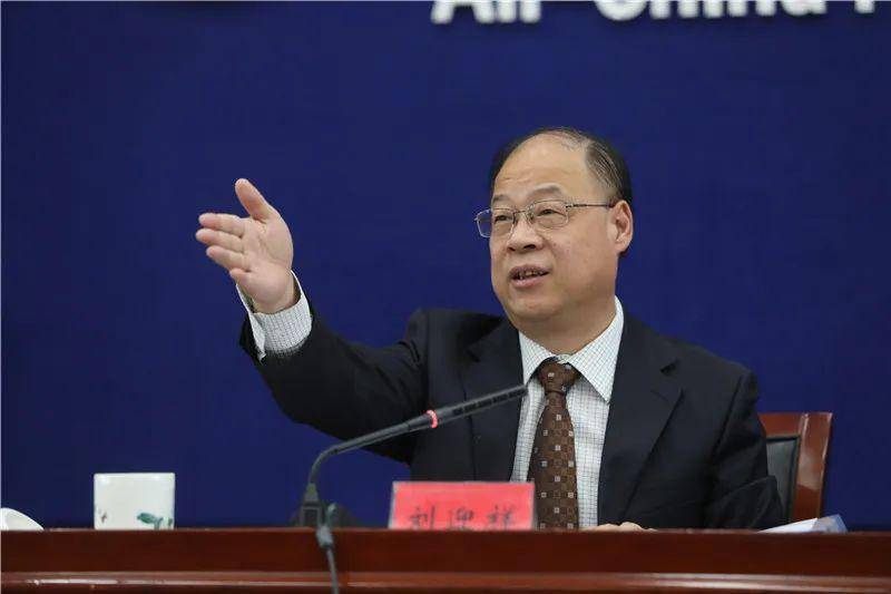 发言总人口_举手发言卡通图片(3)