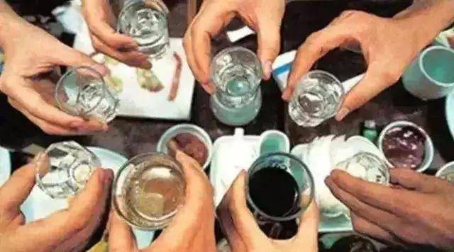 喝酒赔65万!四川7名同桌饮酒,让欢聚变成起诉 饮酒者
